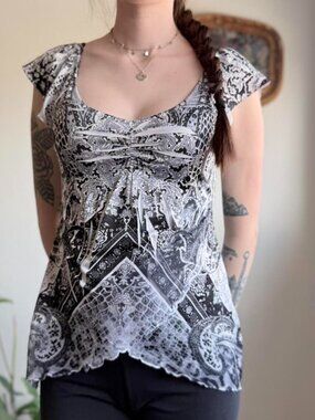 Vintage Y2K grunge babydoll white + black top with ruffle sleeves